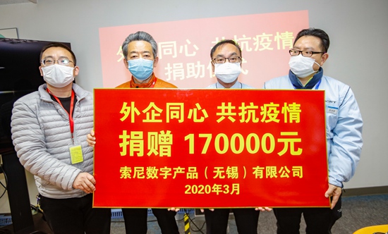 捐赠合影_副本.jpg