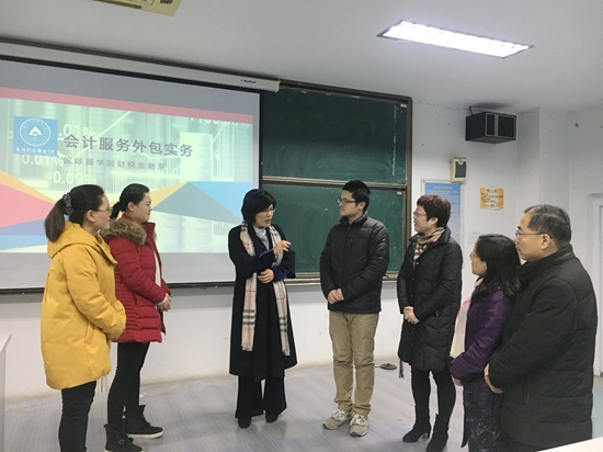 1513227614974796.jpg 1说课观摩_副本.jpg