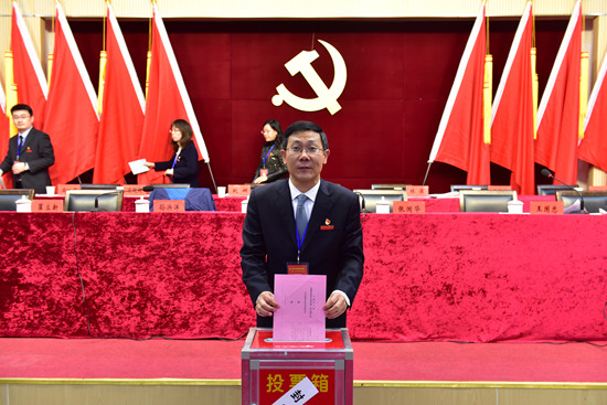1545630863910268.jpg 第二次全体会议张书记投票.jpg