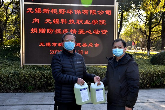 1582036671968735.jpg 华裕良院长接收捐赠物资_副本.jpg
