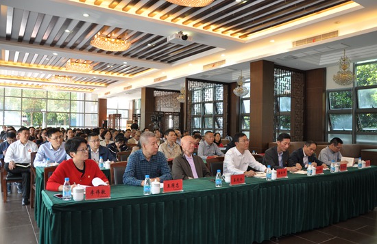 1571218478174010.jpg 3干部教师聆听 _副本.jpg