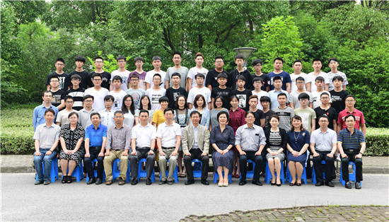 1527756425674767.jpg 纪念合影.jpg