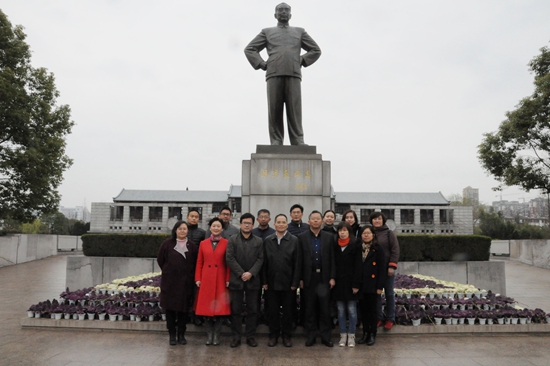 1490253589647585.jpg 周恩来纪念馆合影.jpg