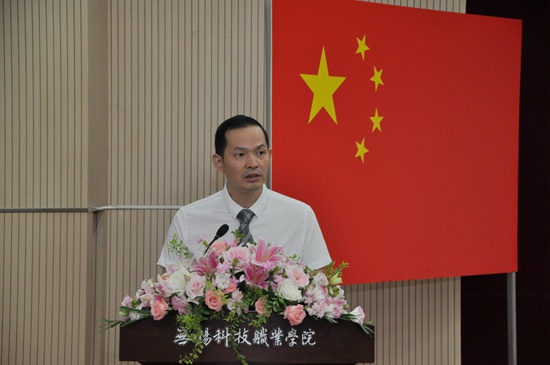 教师代表杨从亚发言_副本.jpg