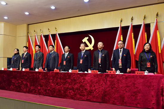 1545631595359381.jpg 党大会闭幕式(主席台)1.jpg